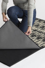 Load image into Gallery viewer, Hesperia Black Rug
