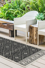 Load image into Gallery viewer, Outdoor Nomada Black Rug
